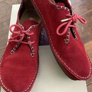 Clarks Originals Janey Mae Red suede. Size 9 1/2. Great condition. Super comfy